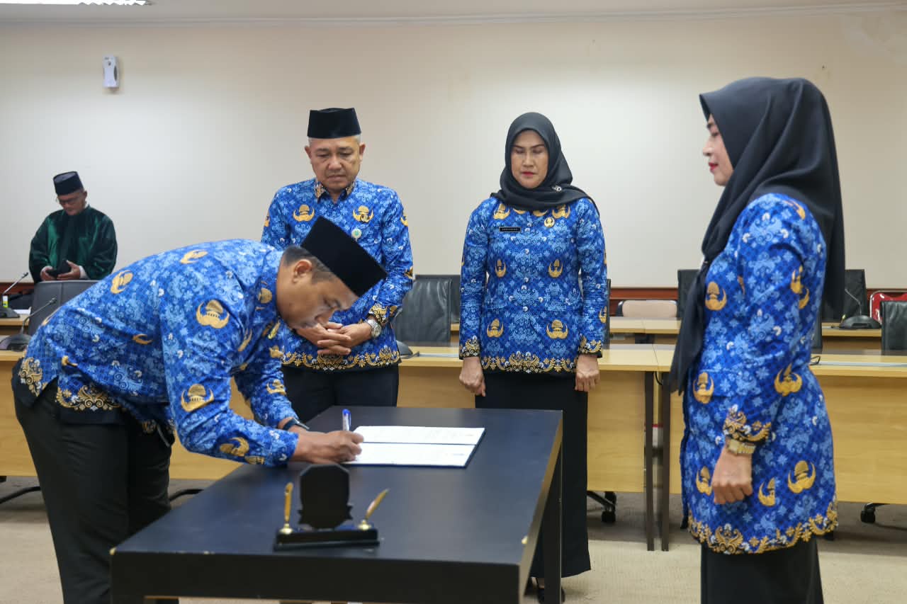 Sekda Misni Lantik PNS dan Pejabat Fungsional Pemprov Kepri