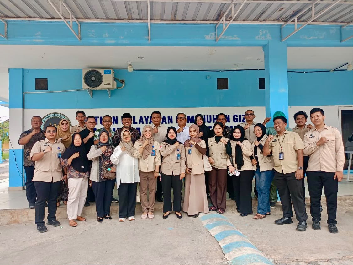 Wagub Nyanyang Dampingi Wakil Kepala BGN Tinjau SPPG di Batam, Tekankan Kepatuhan Standar MBG