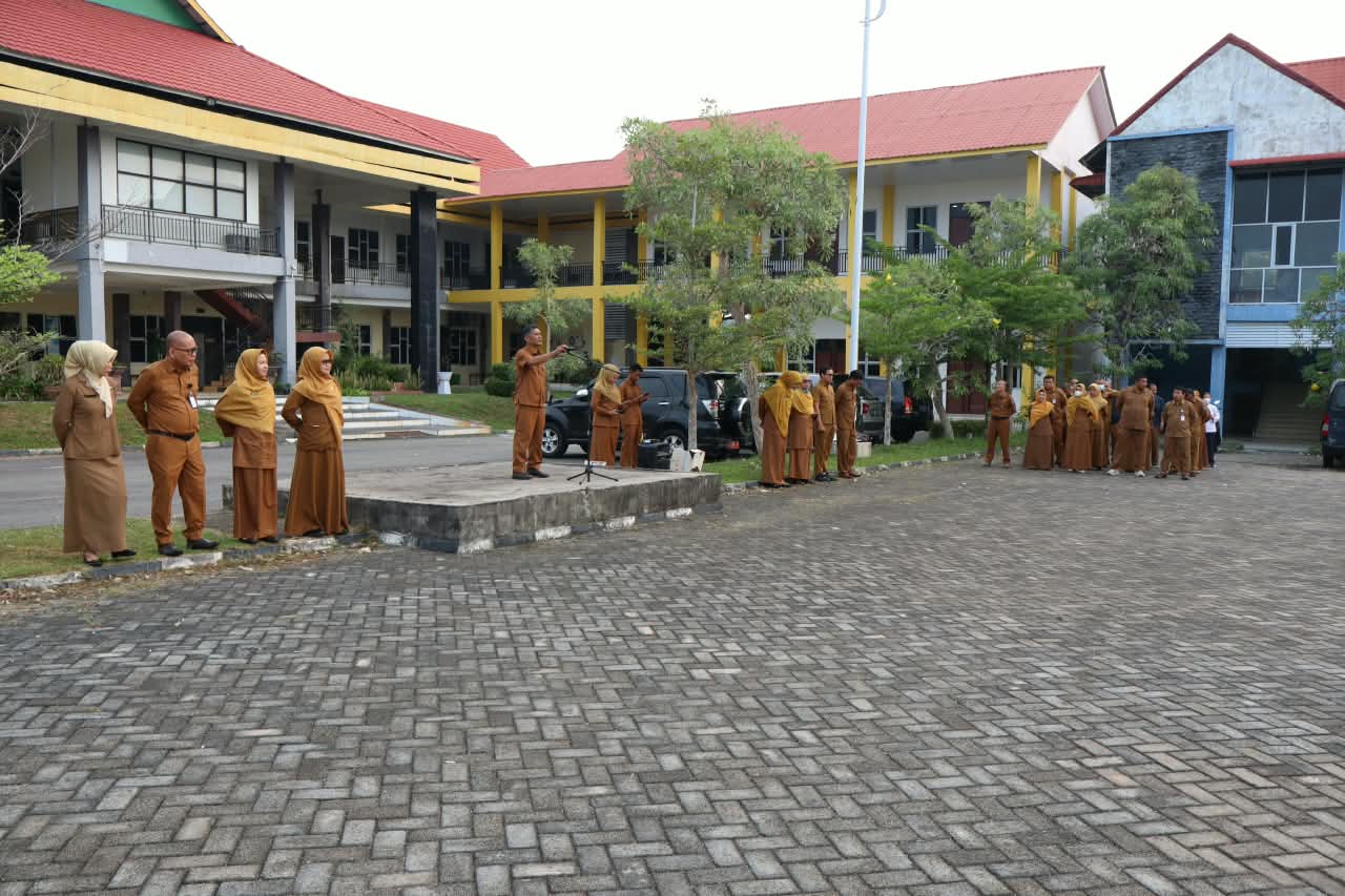 Disdik Kepri Tekankan Disiplin Pegawai, Kebersihan Lingkungan Kantor, dan Persiapan Akhir Tahun