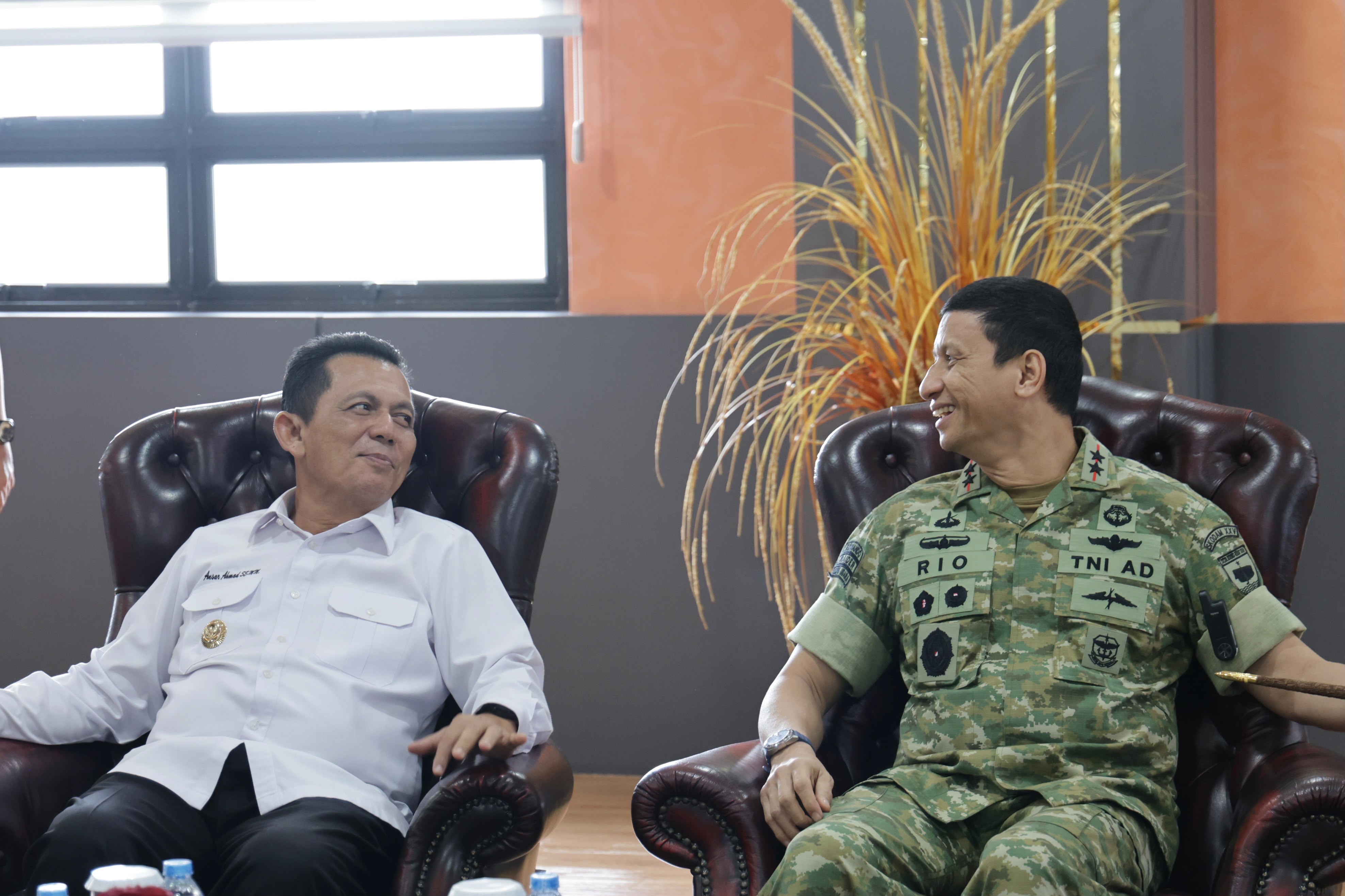 Gubernur Ansar Ahmad Sambut Pangdam Pertama Kodam XXV/Sultan Mahmud Riayat Syah
