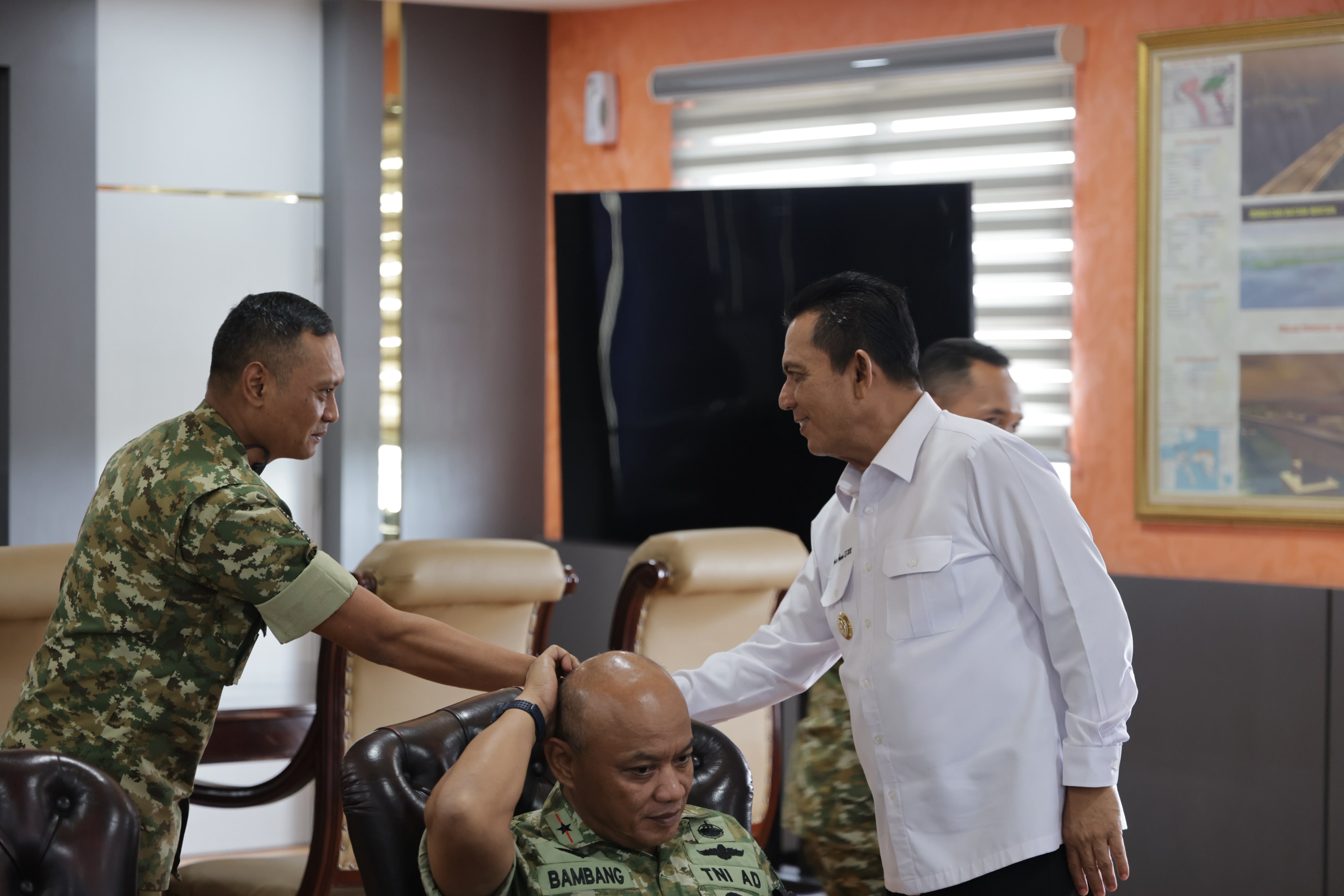 Gubernur Ansar Ahmad Sambut Pangdam Pertama Kodam XXV/Sultan Mahmud Riayat Syah