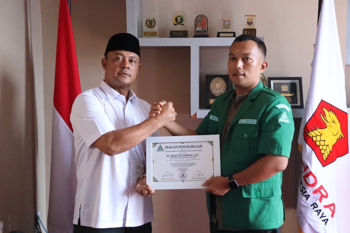 Peduli Masyarakat di Harlah Kepri ke-24, Ketua DPRD Iman Sutiawan Terima Apresiasi GP Ansor Batam atas Bantuan 2.000 Paket Sembako