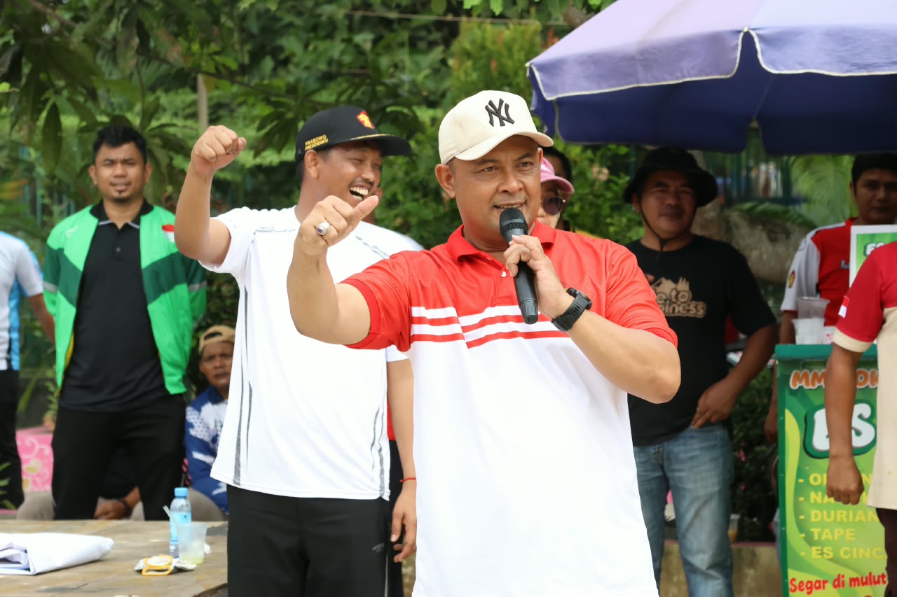 Ketua DPRD Kepri Iman Sutiawan Turun Langsung Gotong Royong Bersama Warga dalam Gerakan Indonesia ASRI di Sei Beduk