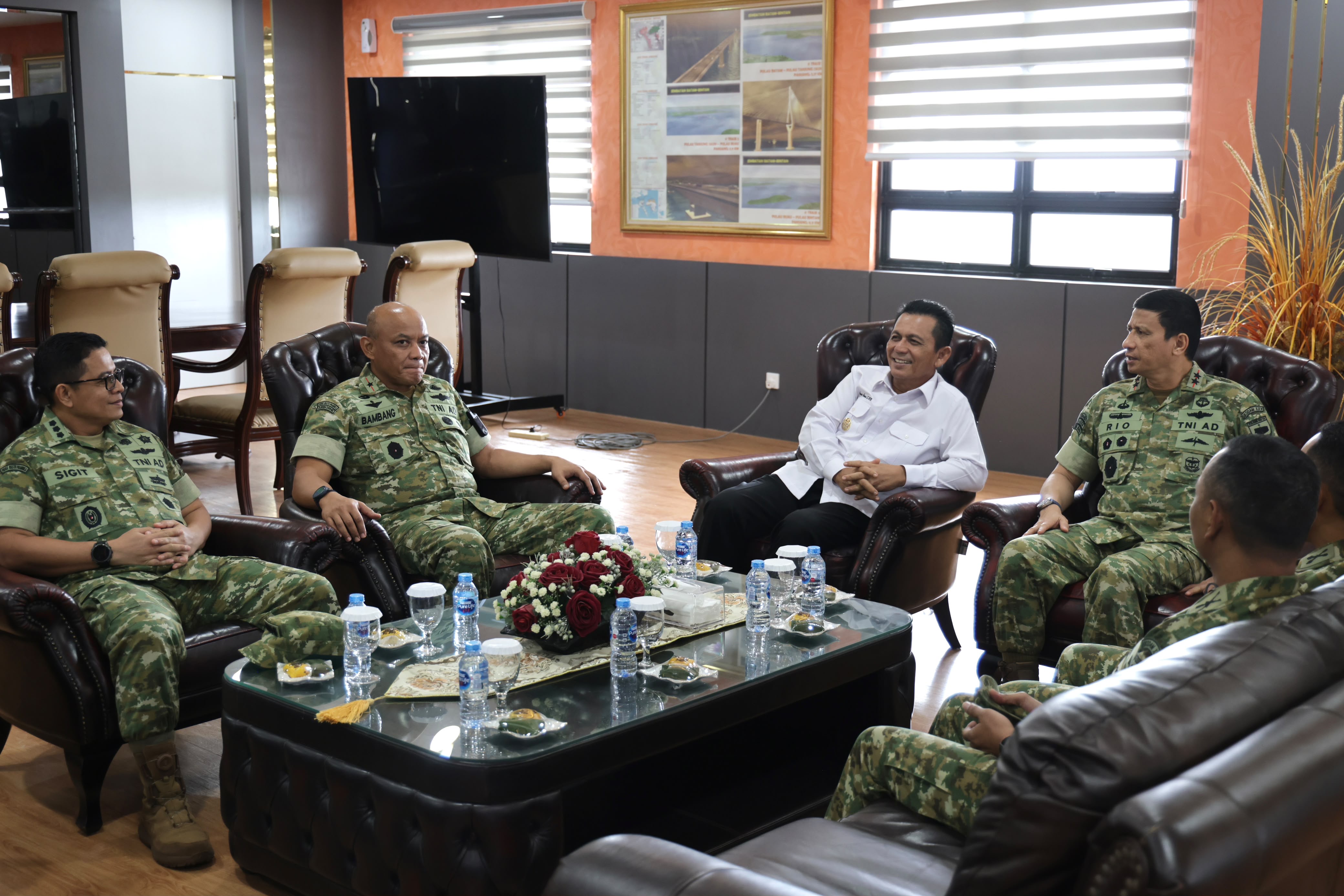Gubernur Ansar Ahmad Sambut Pangdam Pertama Kodam XXV/Sultan Mahmud Riayat Syah
