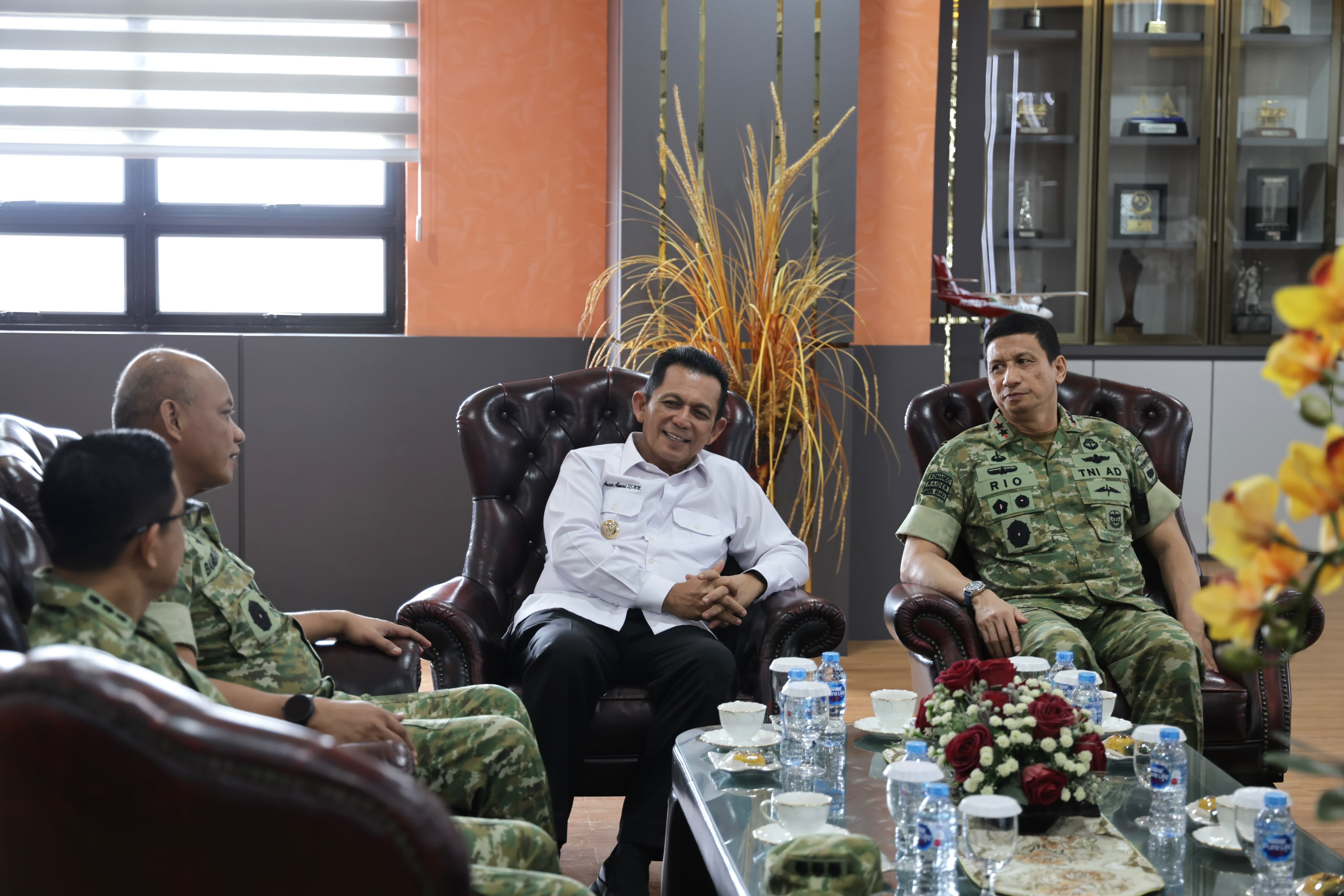 Gubernur Ansar Ahmad Sambut Pangdam Pertama Kodam XXV/Sultan Mahmud Riayat Syah