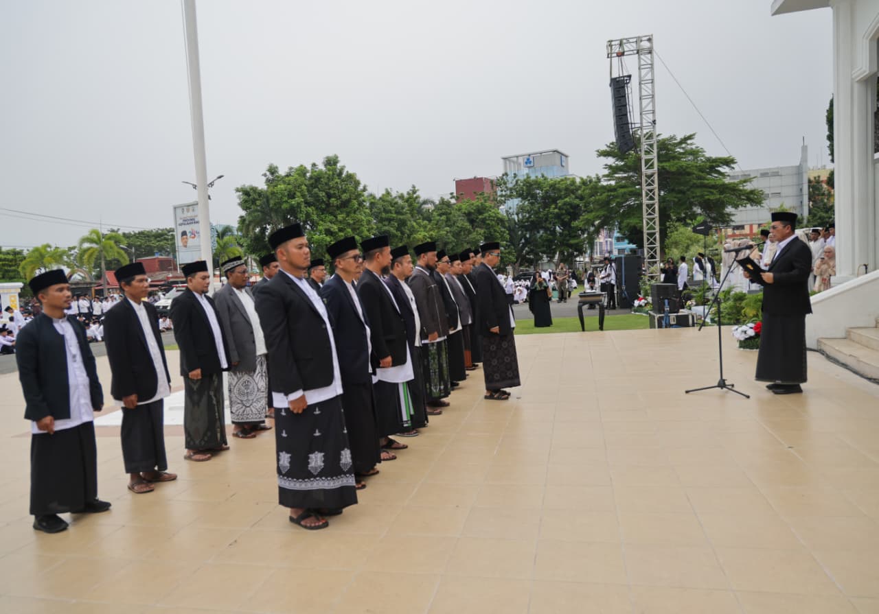 Pimpin Upacara Hari Santri 2026, Ansar Lantik Pengurus FKPP Kepri dan Bersholawat Bersama 3.000 Santri