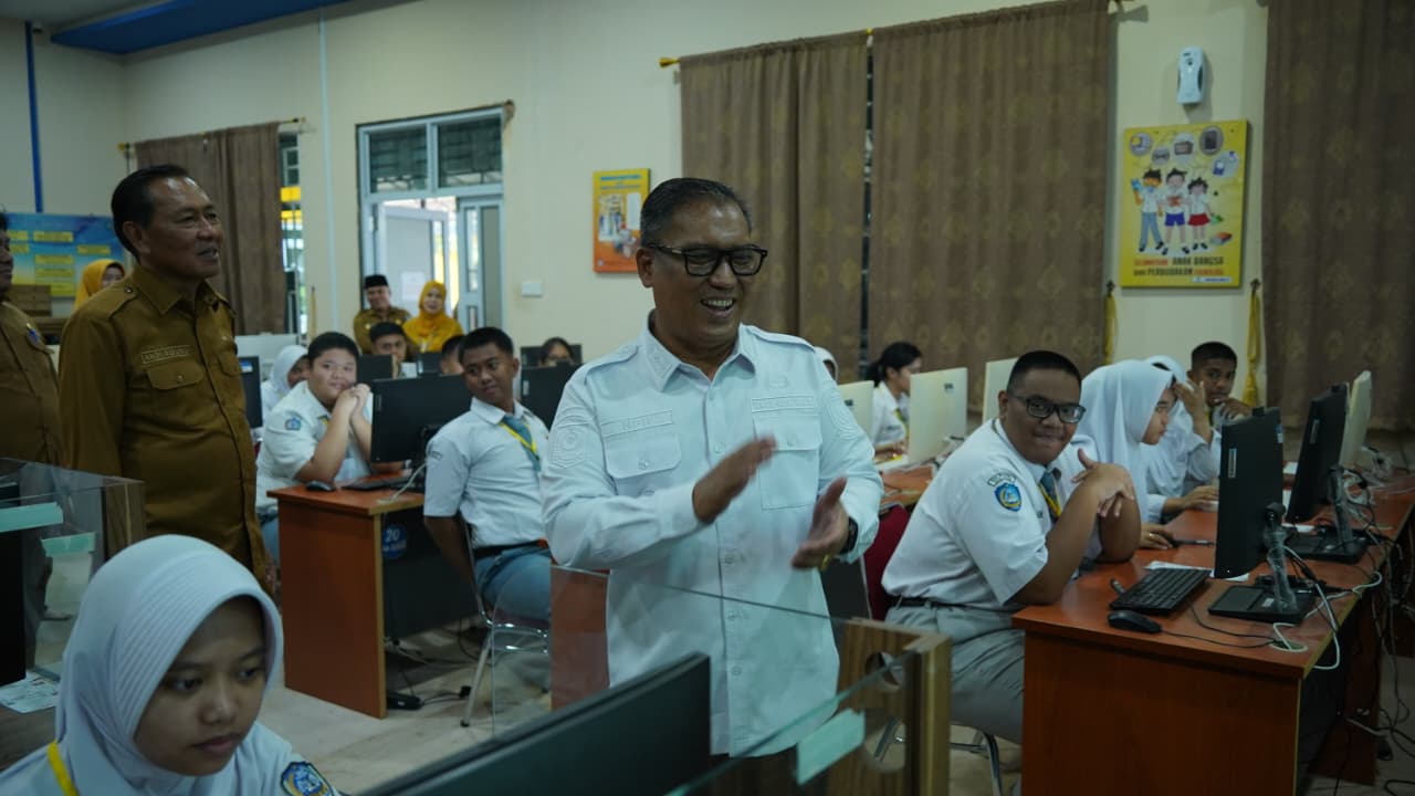 Wagub Nyanyang Pantau Pelaksanaan TKA SMA/SMK di Batam, Motivasi Siswa Raih Hasil Terbaik