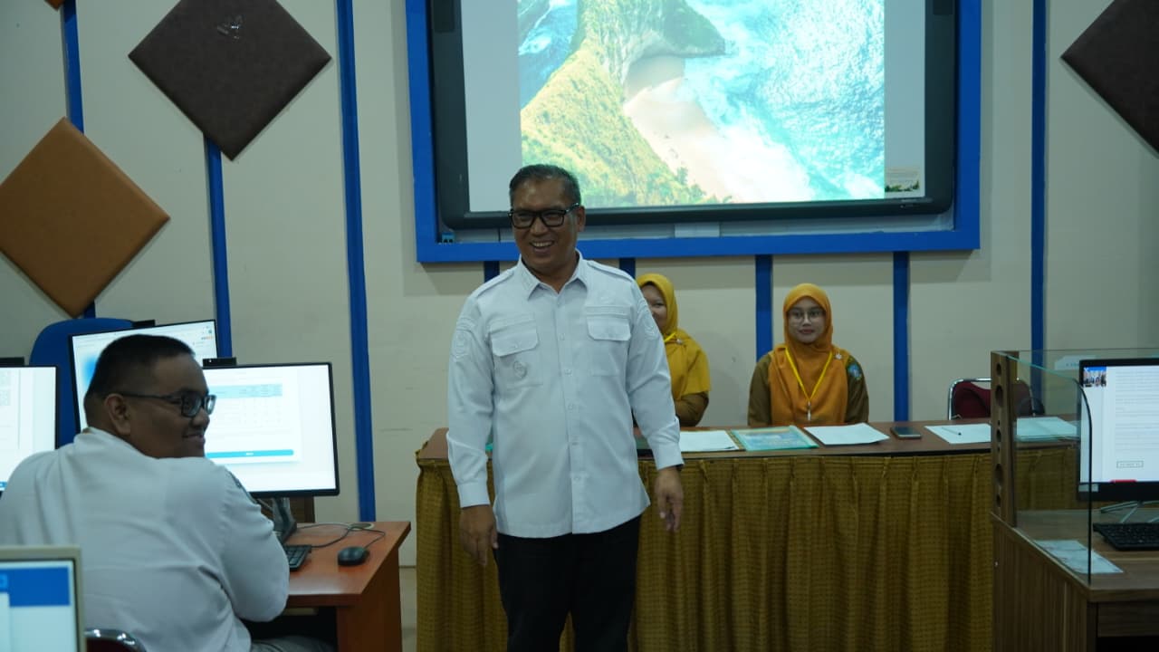 Wagub Nyanyang Pantau Pelaksanaan TKA SMA/SMK di Batam, Motivasi Siswa Raih Hasil Terbaik