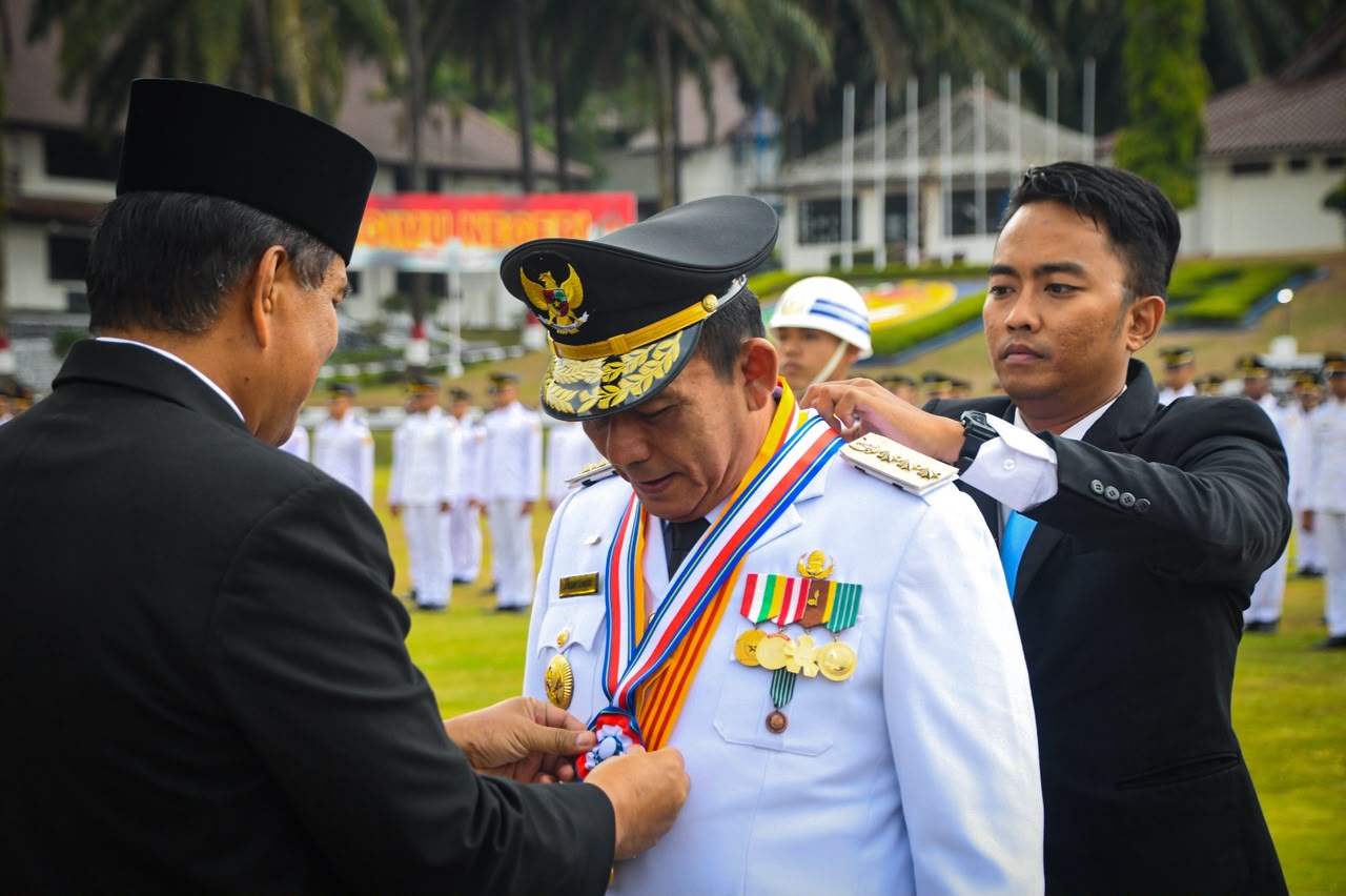 Gubernur Ansar Ahmad Terima Penghargaan Kartika Pamong Praja Madya dari IPDN