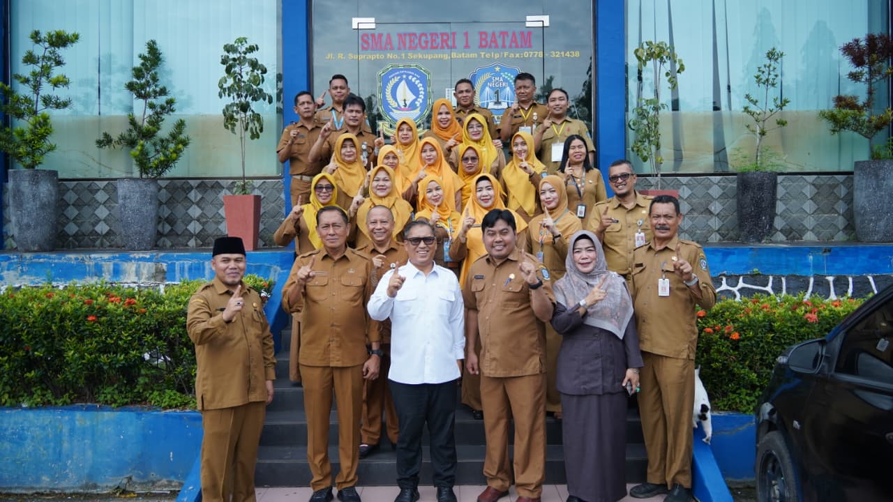 Wagub Nyanyang Pantau Pelaksanaan TKA SMA/SMK di Batam, Motivasi Siswa Raih Hasil Terbaik